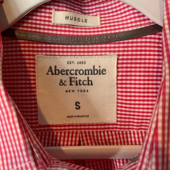 Abercrombie & Fitch Red and White Gingham Casual Button Down Shirt | Small - Picture 4 of 4
